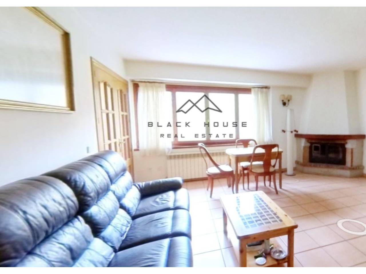  Terraced house for sale in a residential area of ??Andorra la Vella.