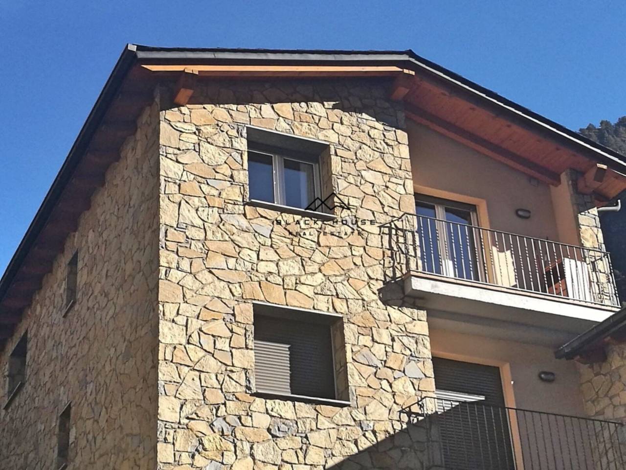 Nice penthouse for sale, located in Arinsal