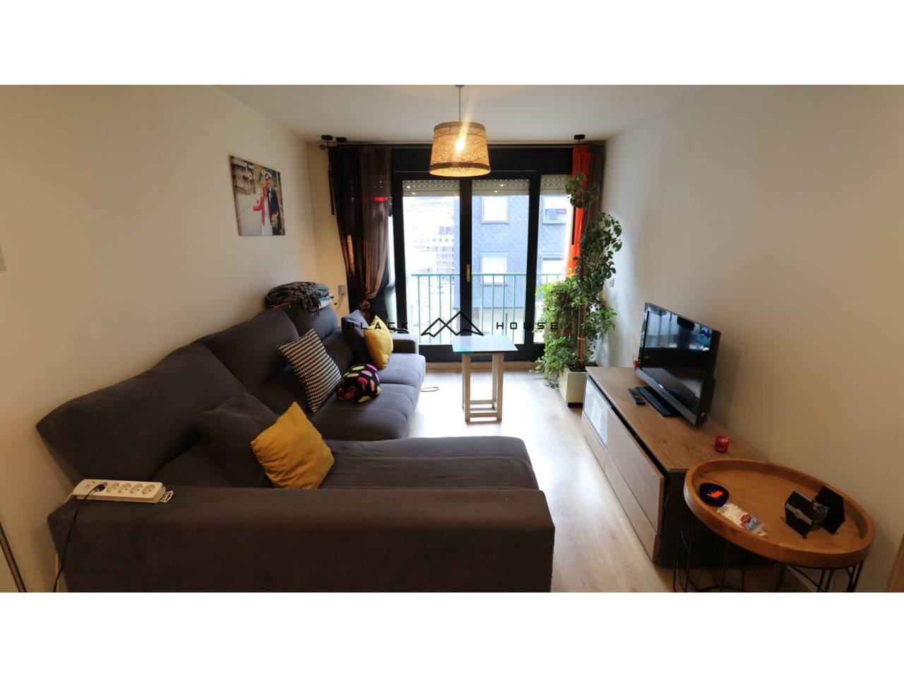 COMPLETELY RENOVATED APARTMENT FOR SALE IN THE CENTER OF ANDORRA