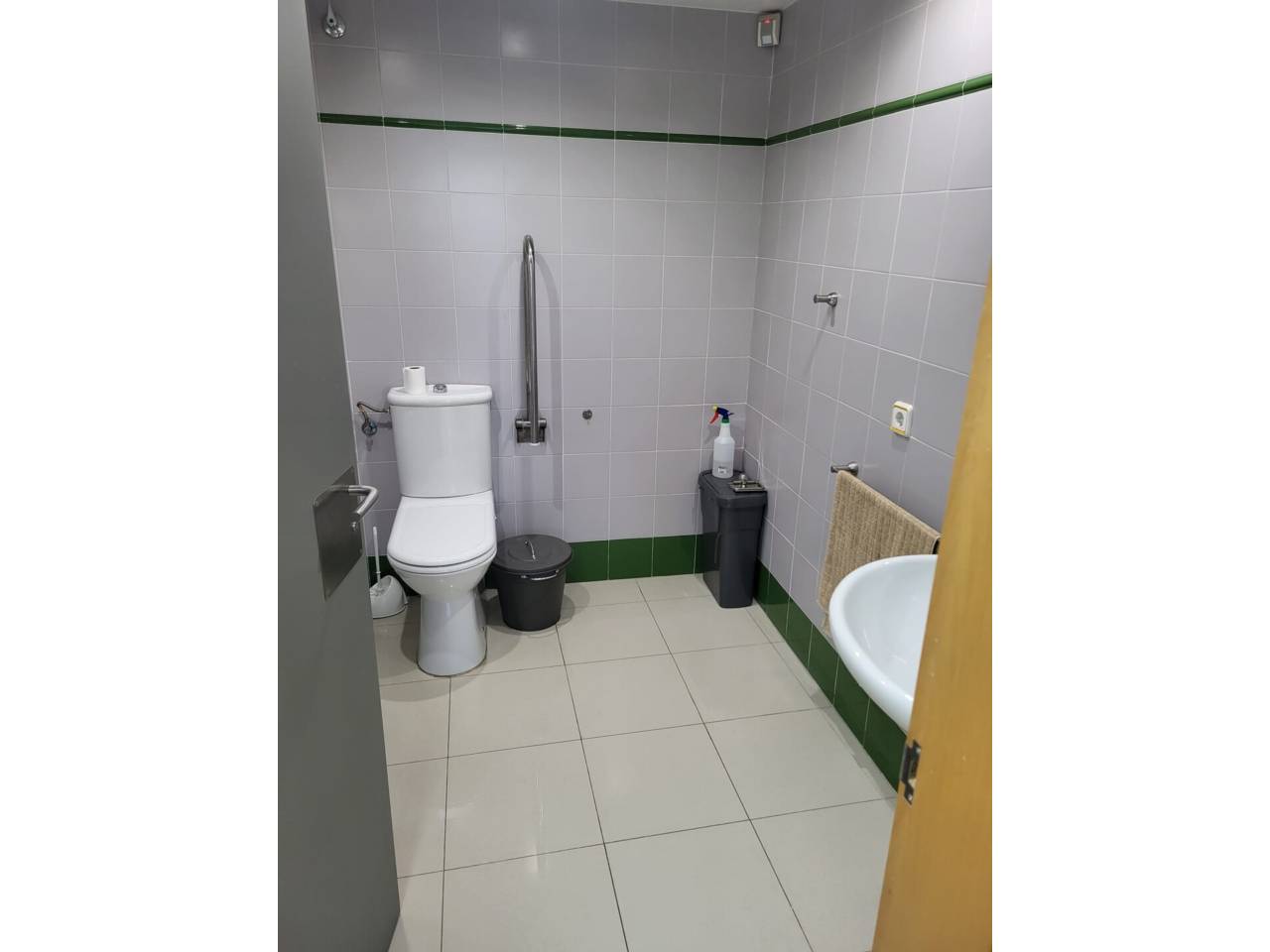 LOCAL COMERCIAL ESQUINERO