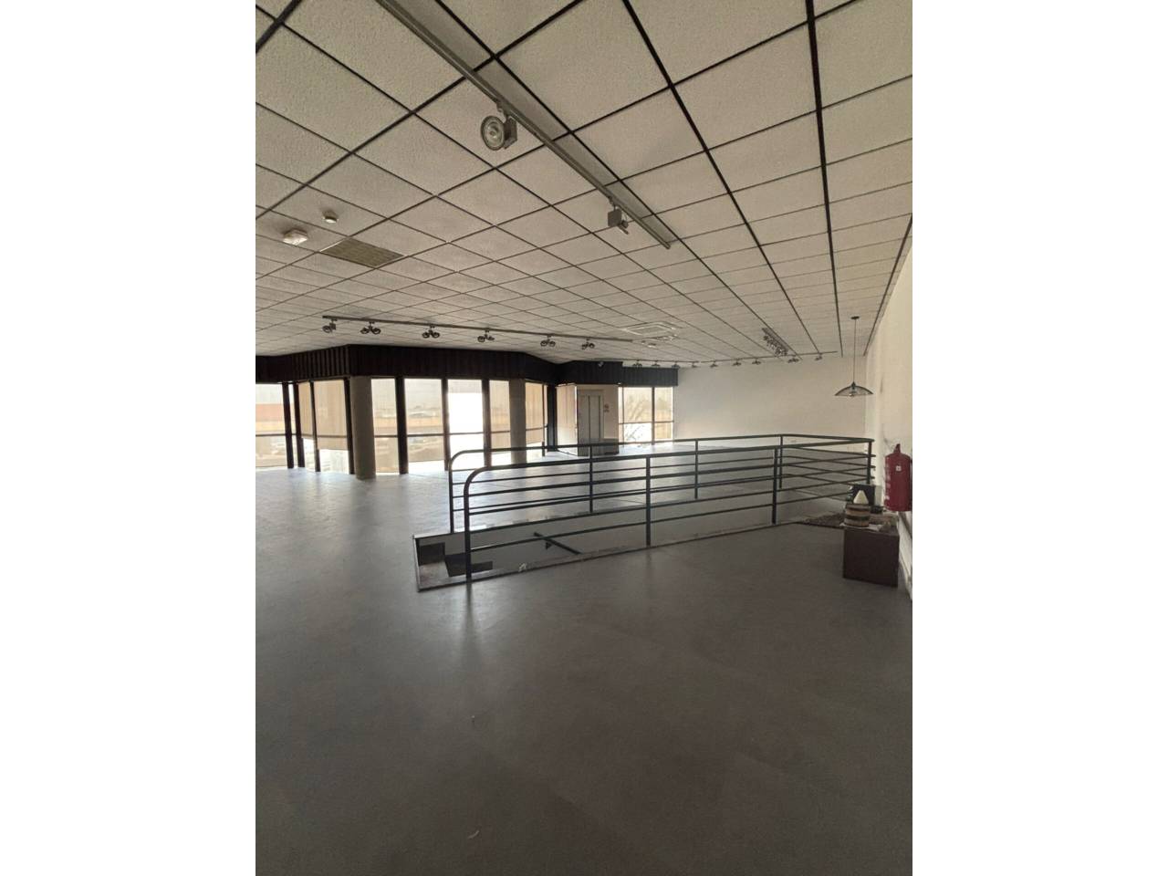 NAVE INDUSTRIAL AVD ESPIOCA ALQUILER