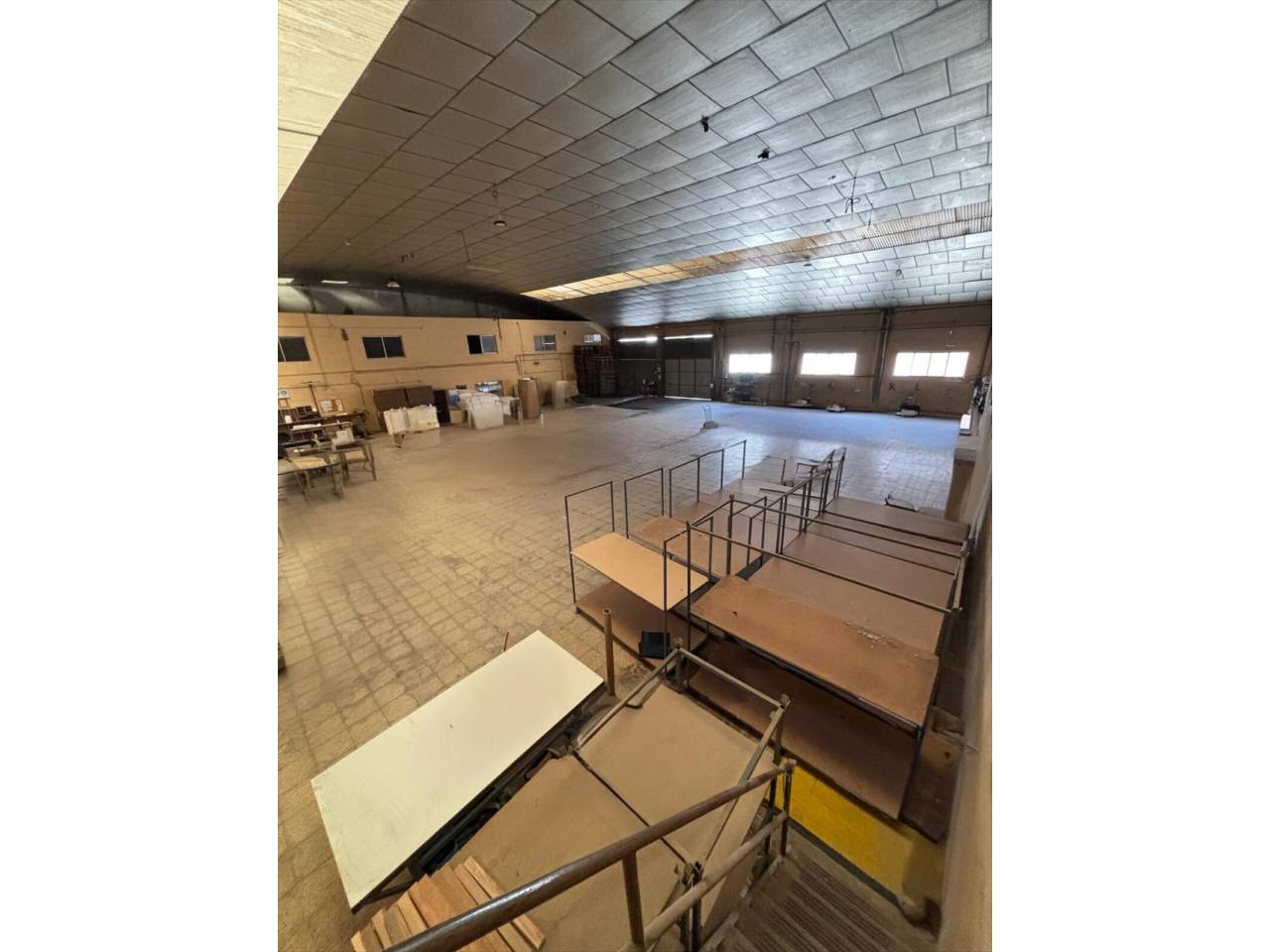 NAVE INDUSTRIAL AVD ESPIOCA ALQUILER