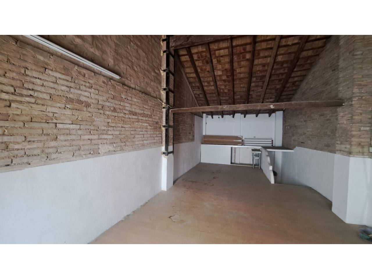CASA ESQUINERA LLOC NOU