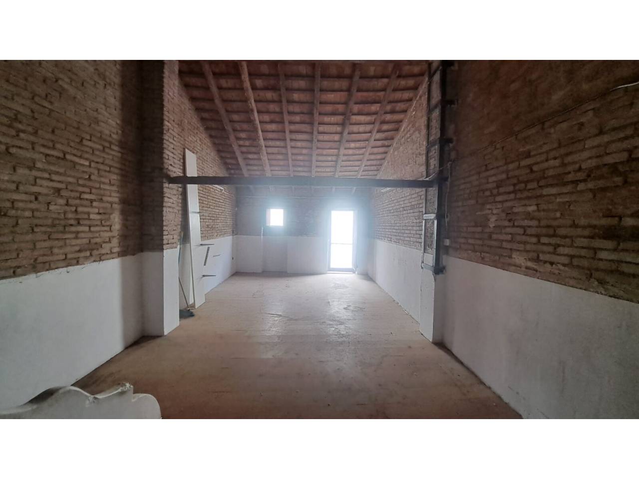CASA ESQUINERA LLOC NOU