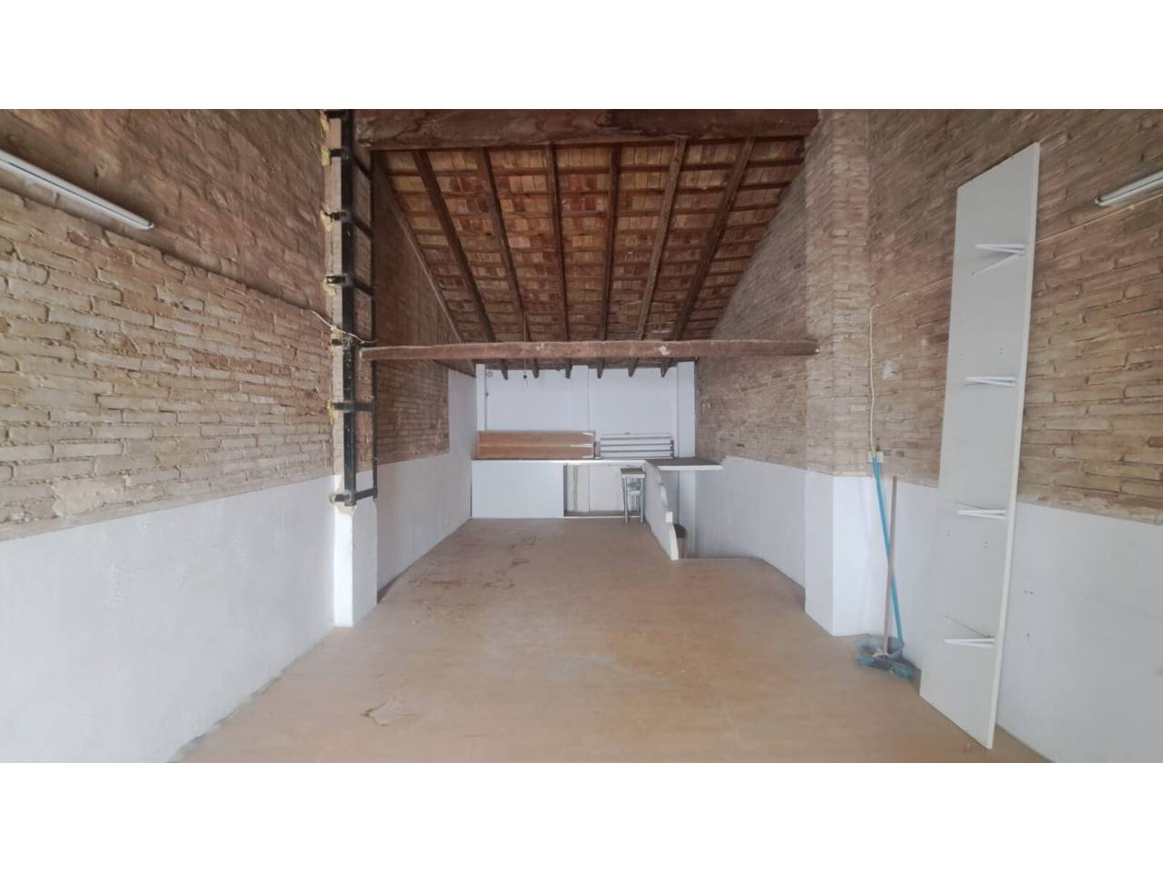 CASA ESQUINERA LLOC NOU