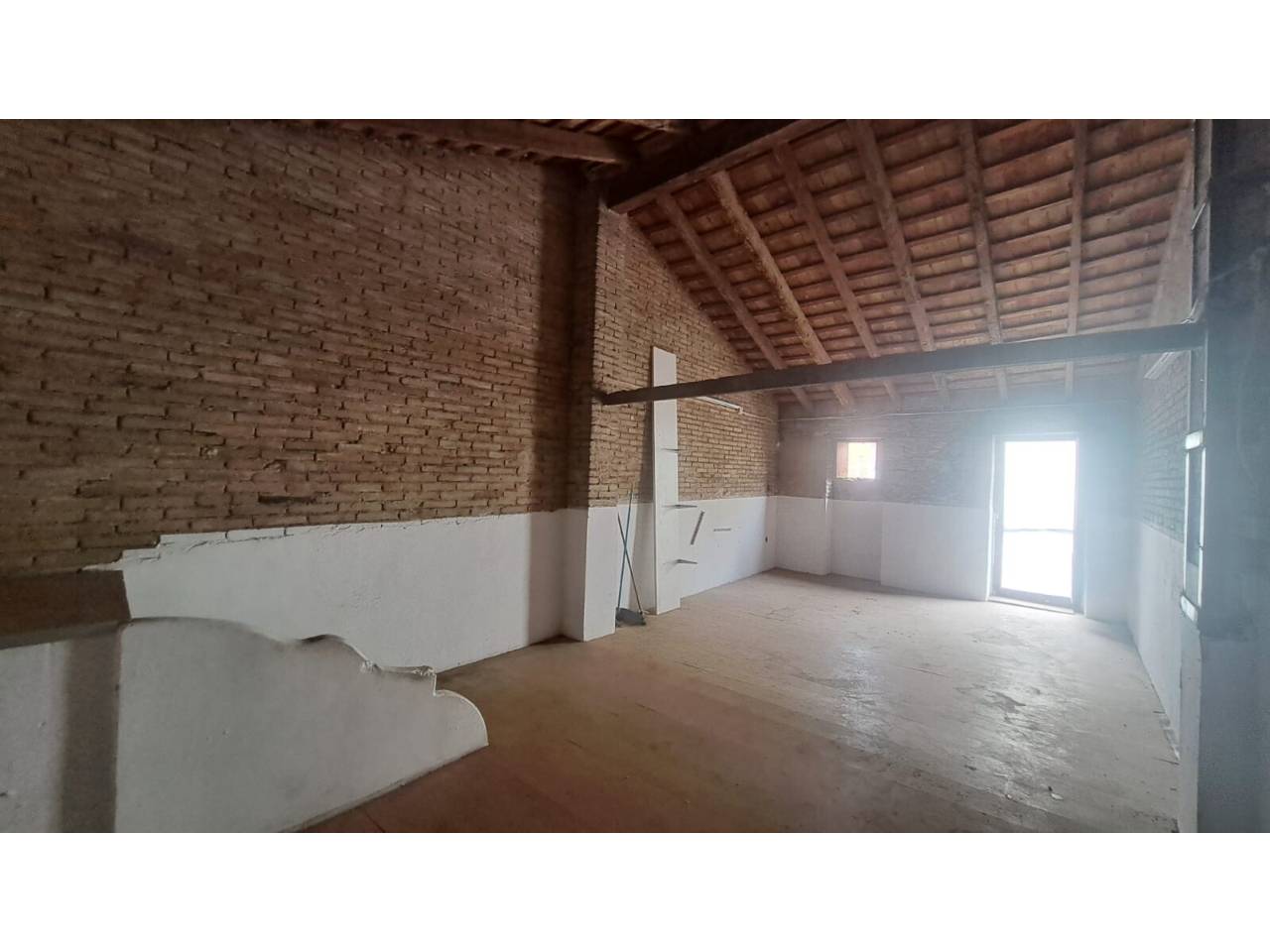 CASA ESQUINERA LLOC NOU