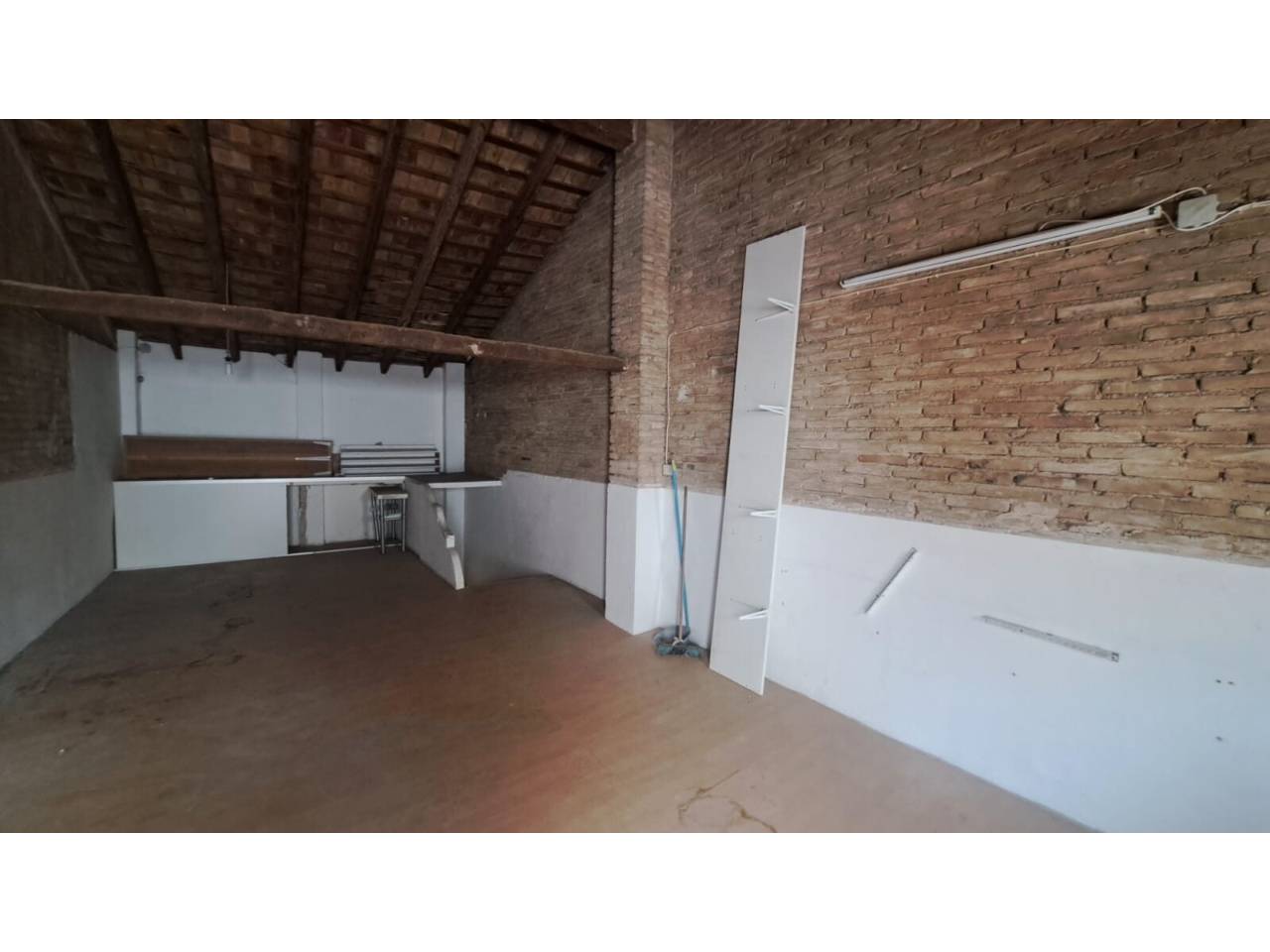 CASA ESQUINERA LLOC NOU