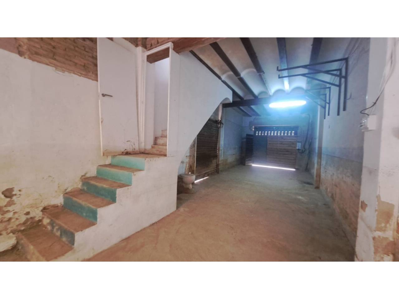 CASA ESQUINERA LLOC NOU