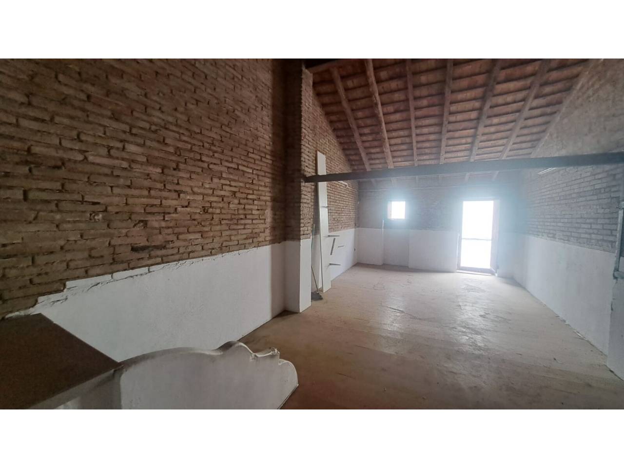 CASA ESQUINERA LLOC NOU