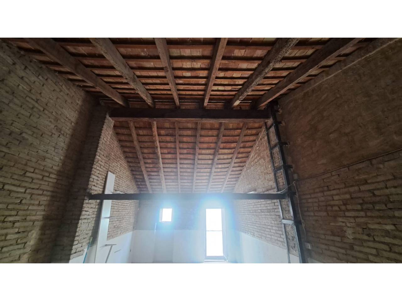 CASA ESQUINERA LLOC NOU