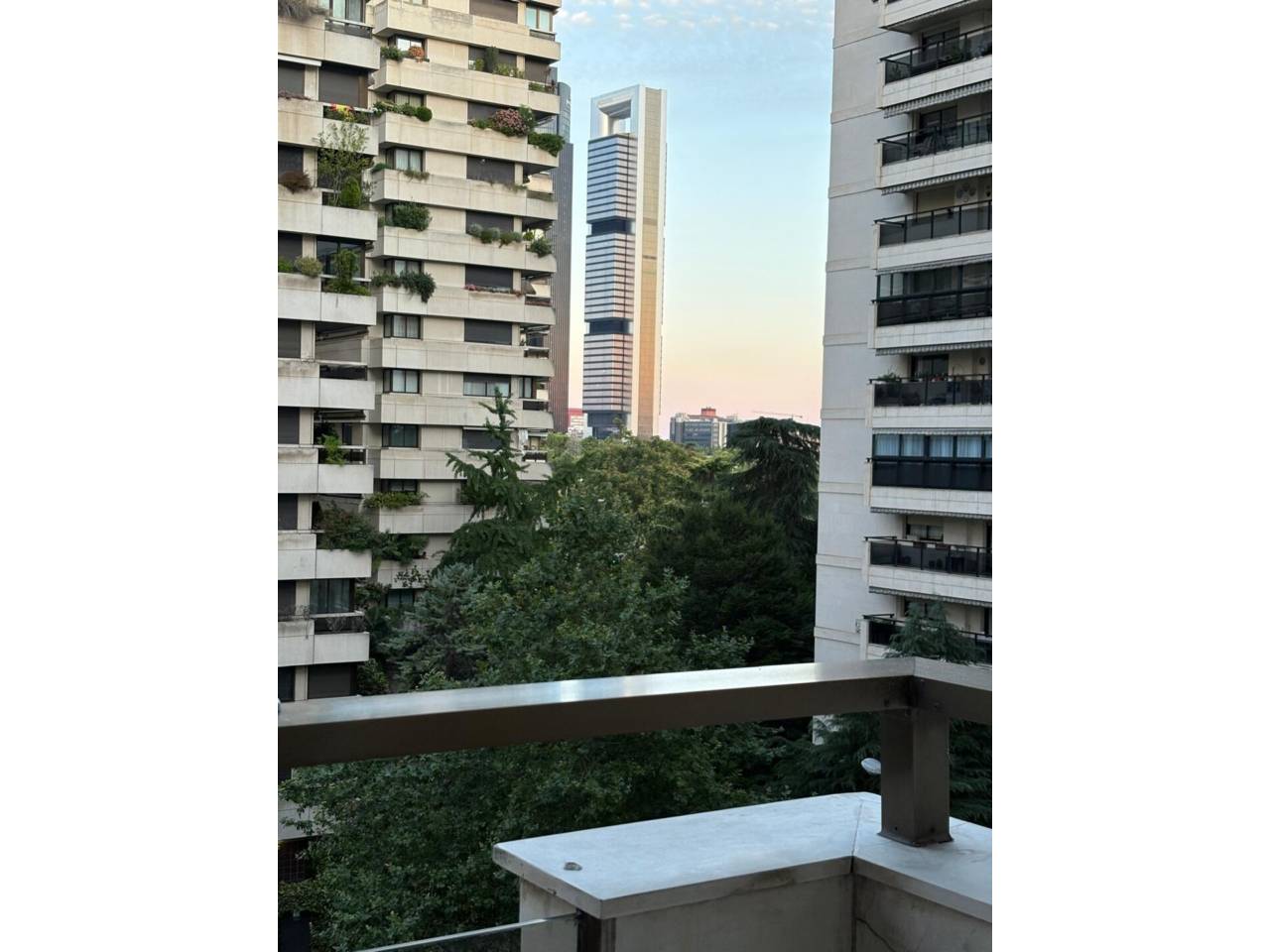 pisos en madrid-capital · la-paz 1250000.00€