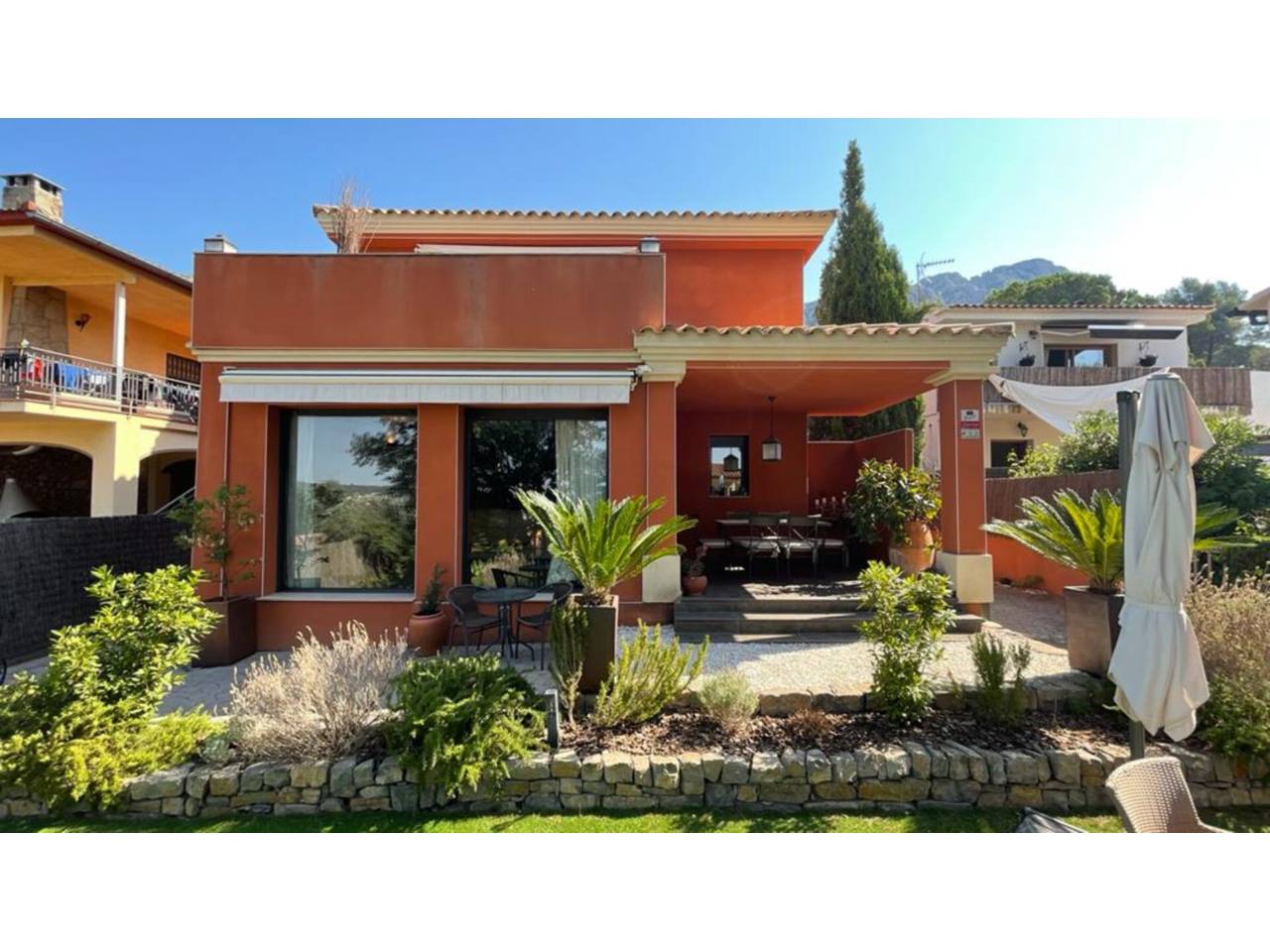 casa-unifamiliar en collbato · collbato 450000.00€