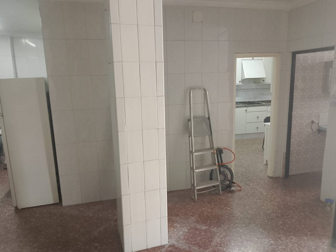 locales-comerciales en oliva · nucli-urba 103000.00€