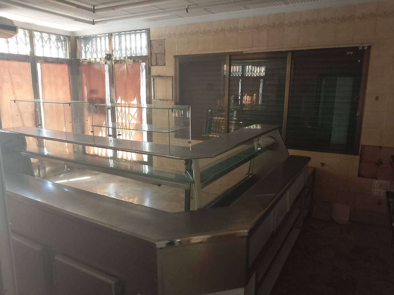 locales-comerciales en oliva · nucli-urba 103000.00€