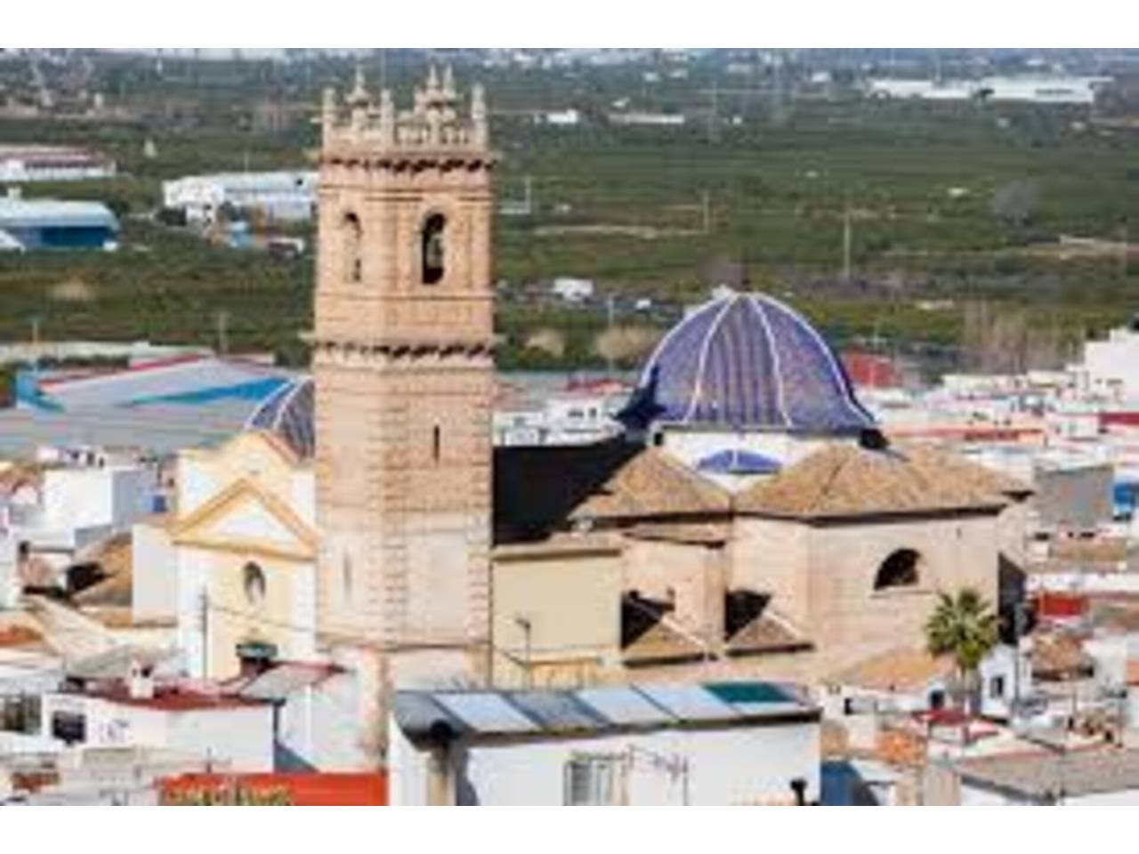 locales-comerciales en oliva · nucli-urba 62000.00€