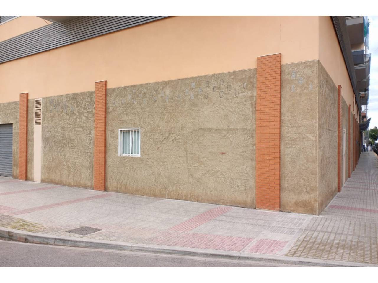 locales-comerciales en oliva · nucli-urba €