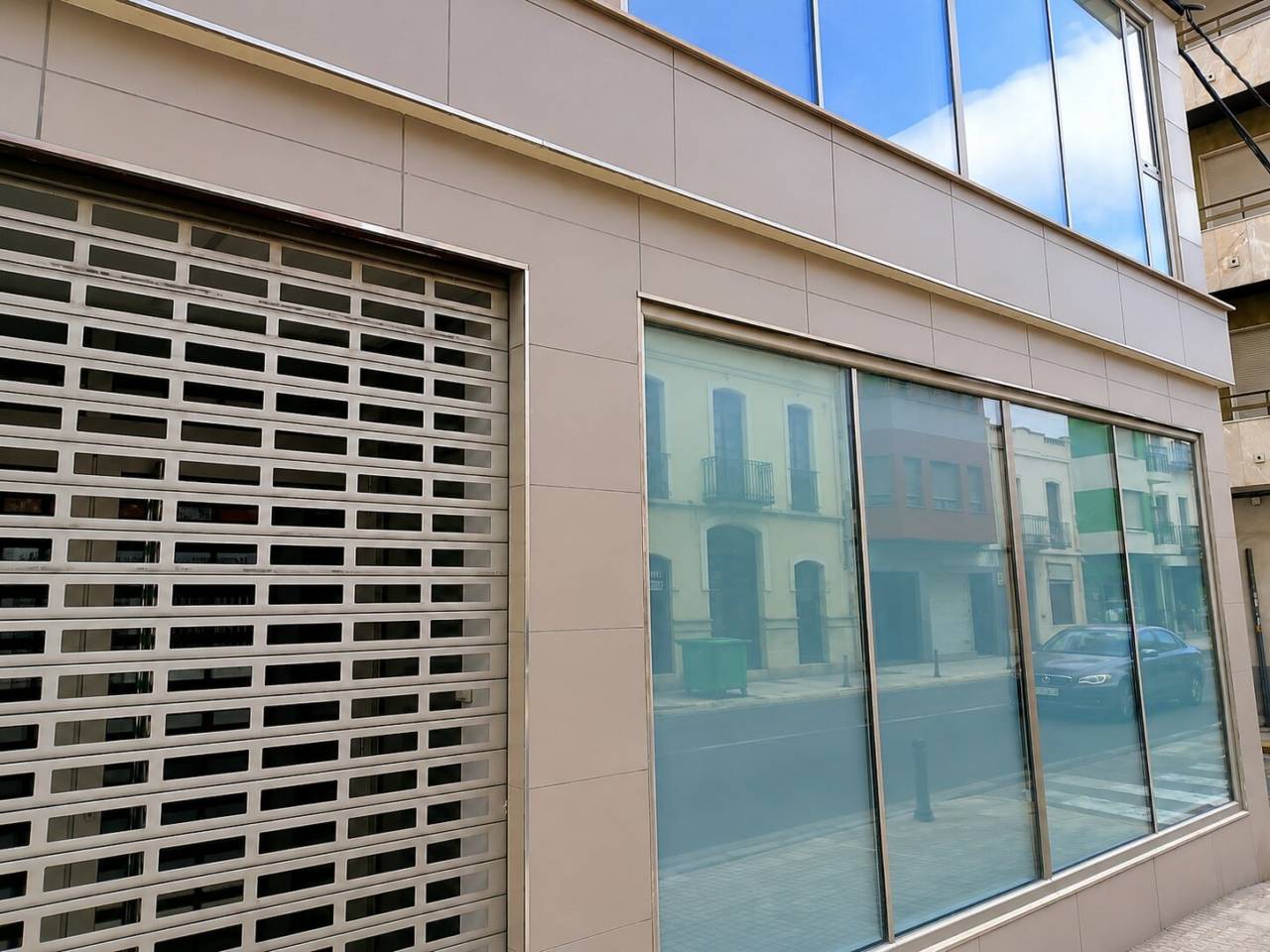 locales-comerciales en oliva · nucli-urba €