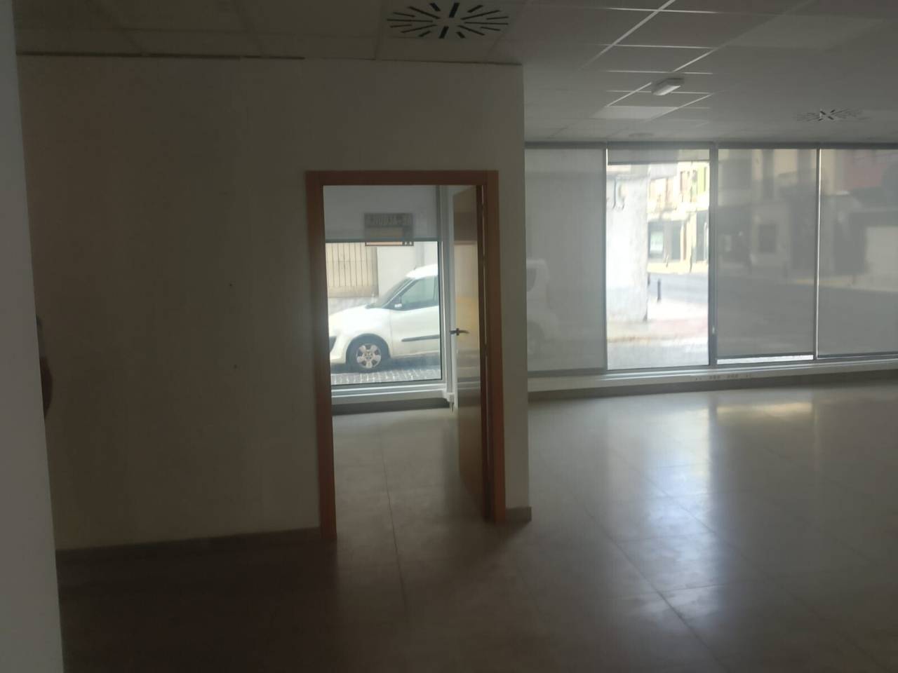locales-comerciales en oliva · nucli-urba €