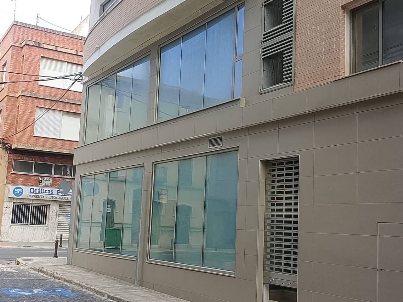 locales-comerciales en oliva · nucli-urba €
