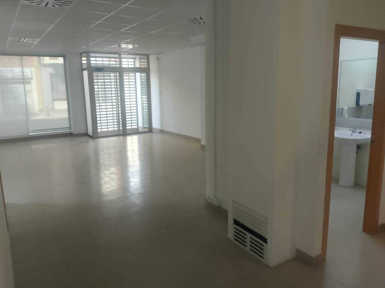 locales-comerciales en oliva · nucli-urba €