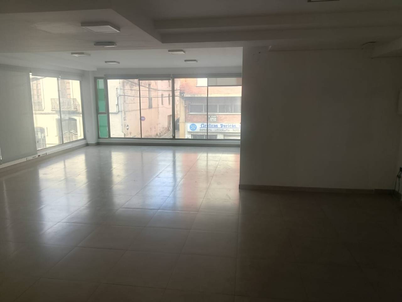 locales-comerciales en oliva · nucli-urba €