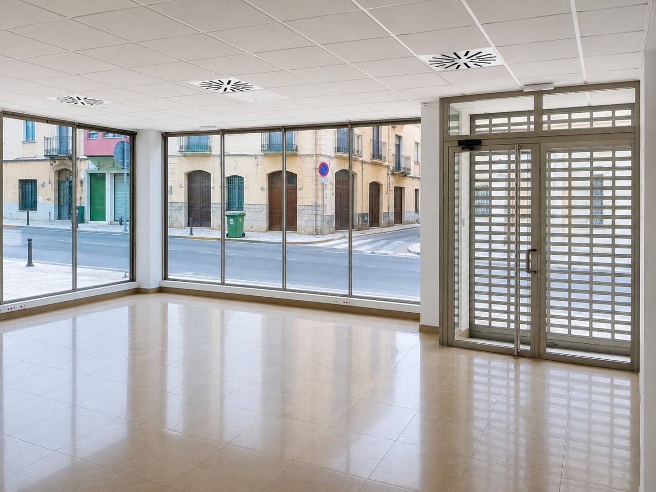 locales-comerciales en oliva · nucli-urba €