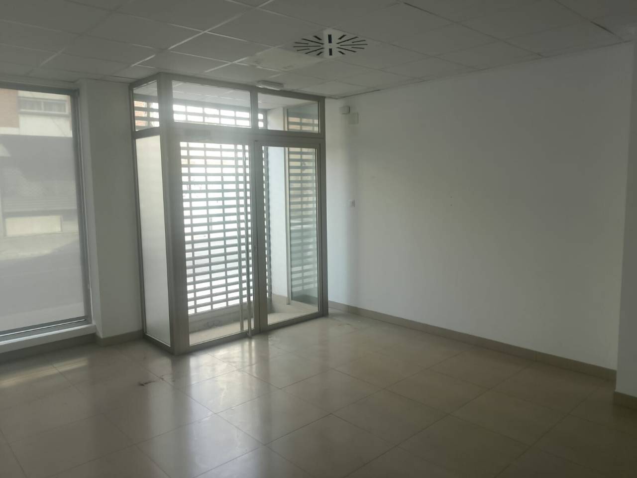 locales-comerciales en oliva · nucli-urba €