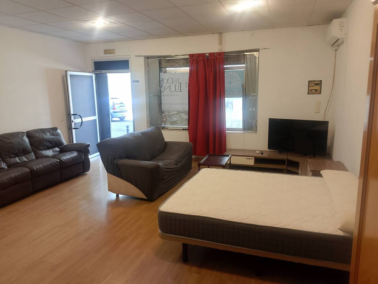 locales-comerciales en oliva · nucli-urba 75000.00€