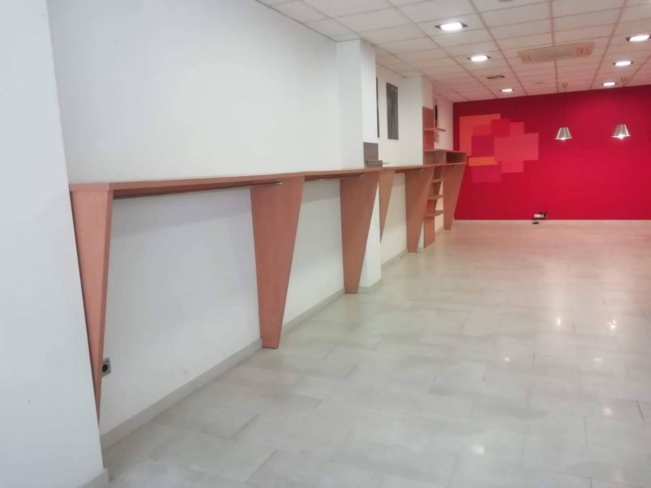 locales-comerciales en oliva · nucli-urba 90000.00€