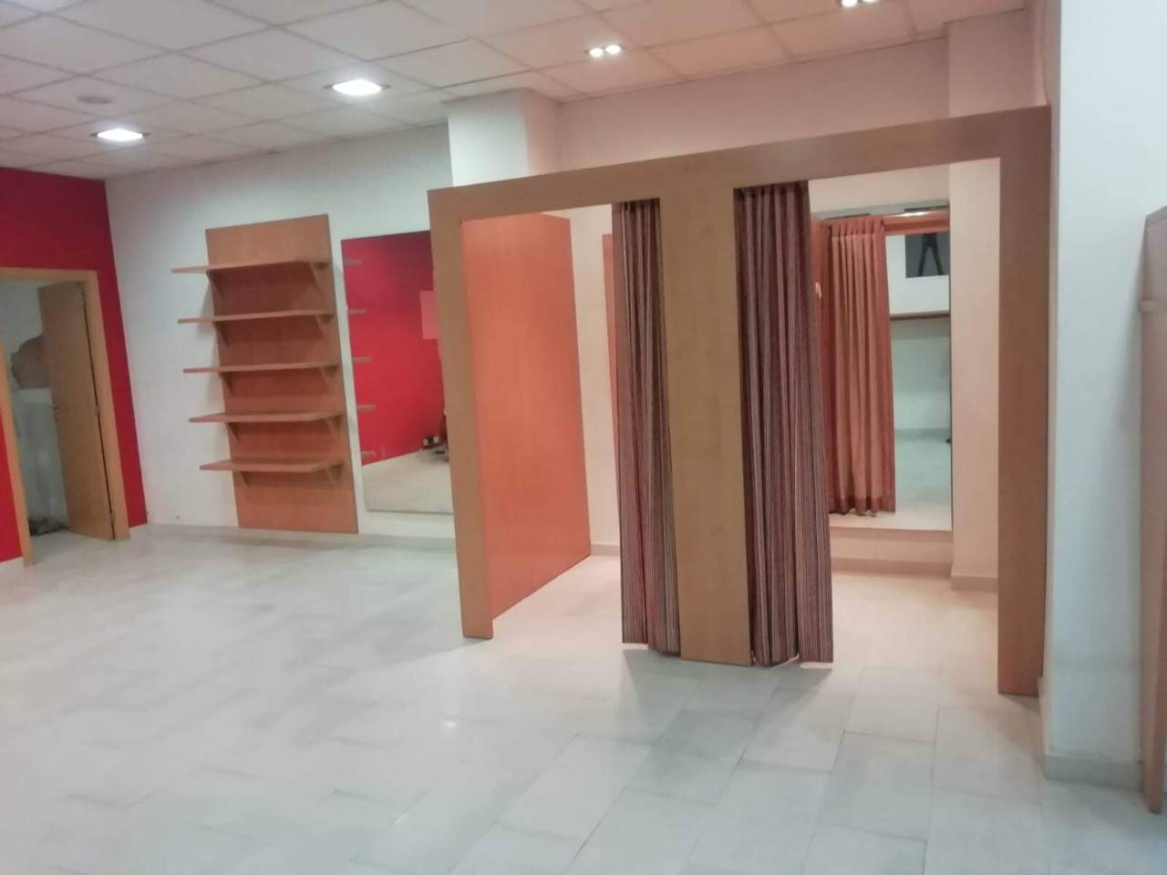 locales-comerciales en oliva · nucli-urba 90000.00€