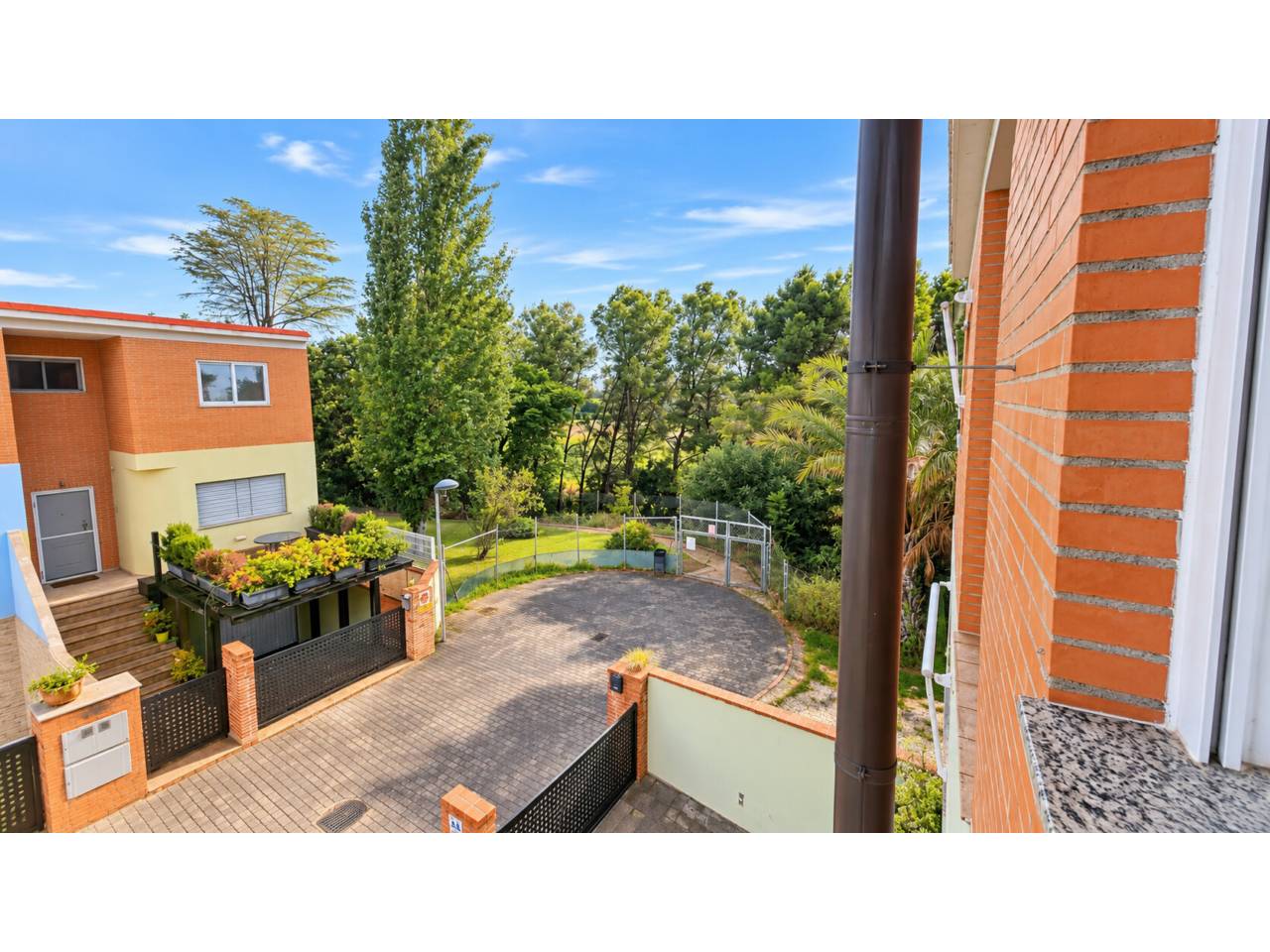 casa-adosada en almoines · almoines 259000.00€