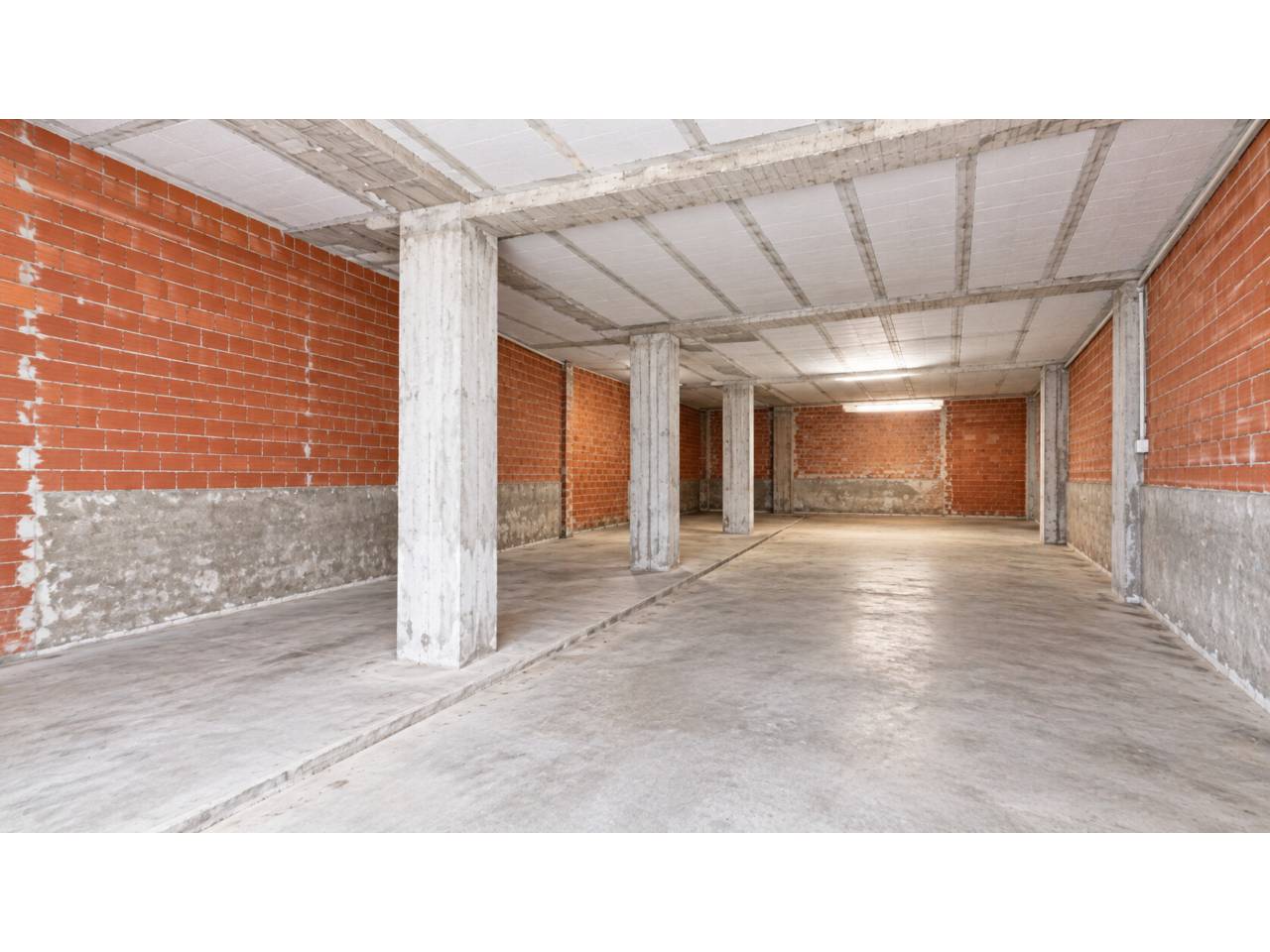 locales-comerciales en oliva · nucli-urba €