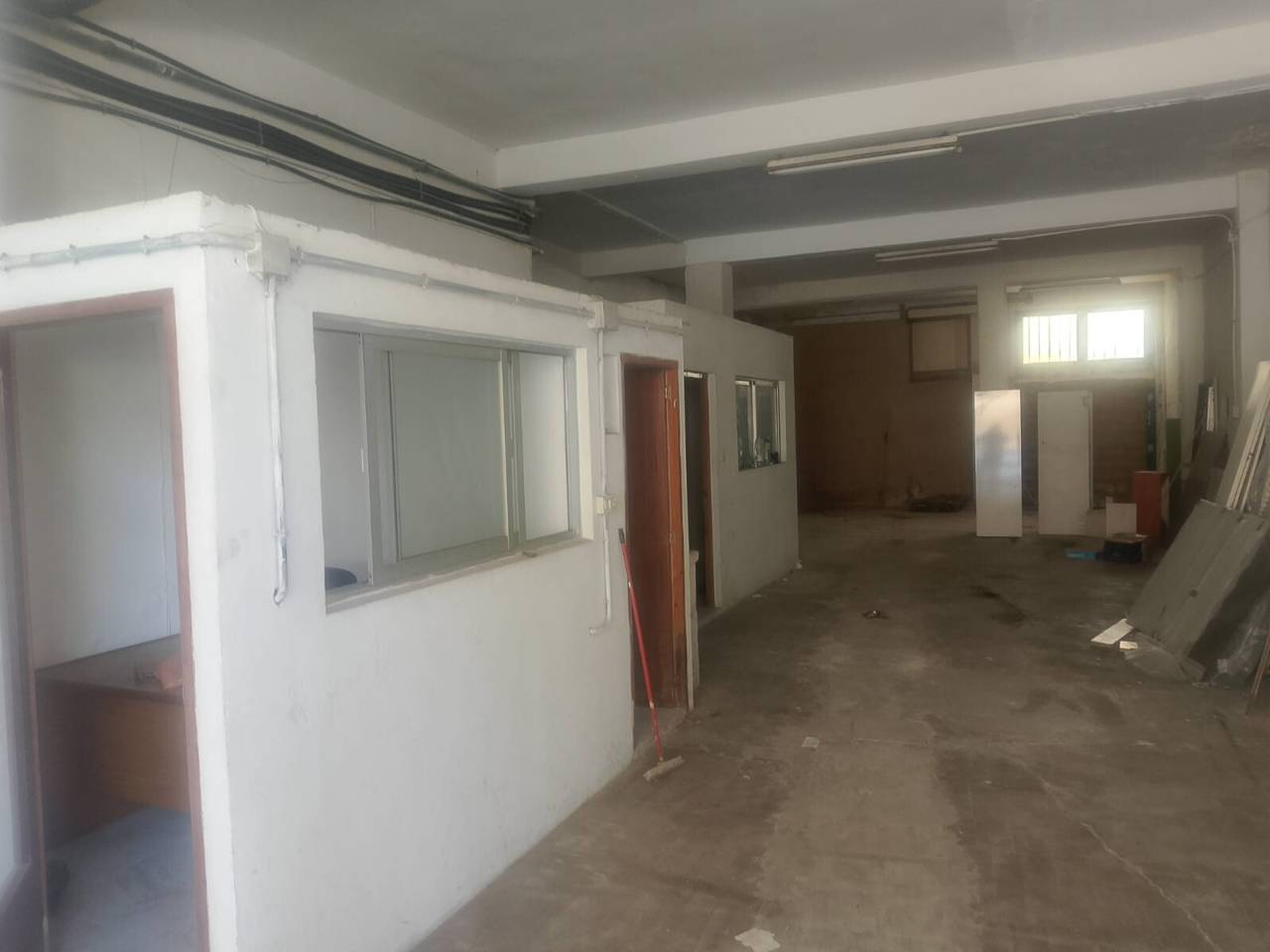 locales-comerciales en oliva · nucli-urba 100000.00€