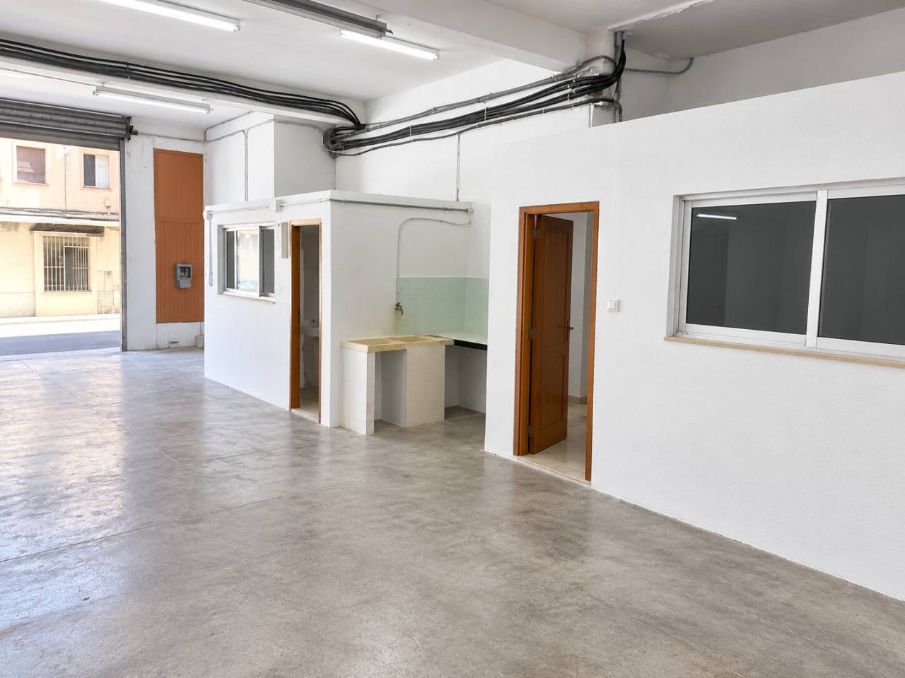 locales-comerciales en oliva · nucli-urba 100000.00€