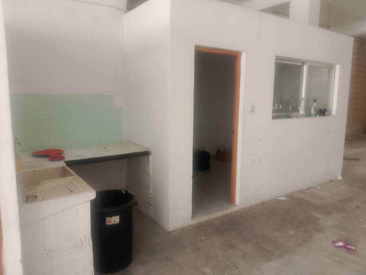 locales-comerciales en oliva · nucli-urba 100000.00€