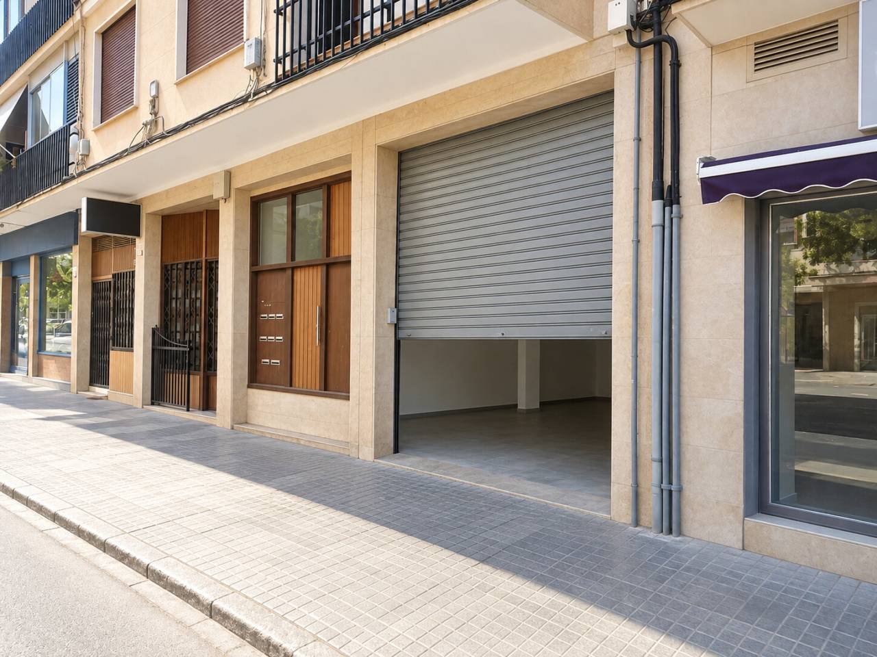 locales-comerciales en oliva · nucli-urba 100000.00€