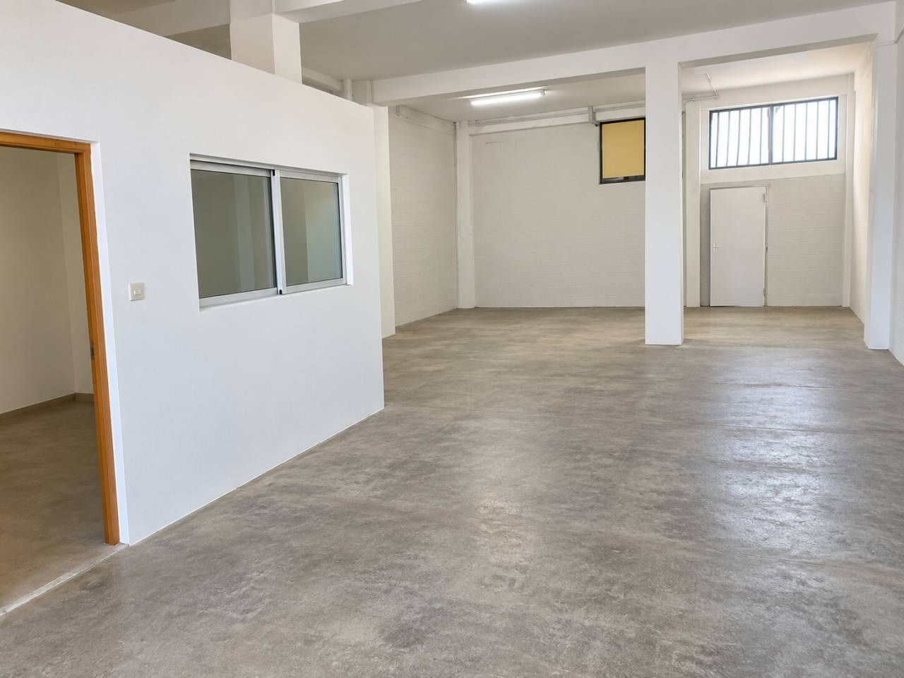 locales-comerciales en oliva · nucli-urba 100000.00€