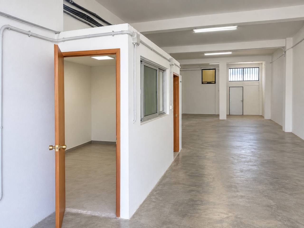 locales-comerciales en oliva · nucli-urba 100000.00€