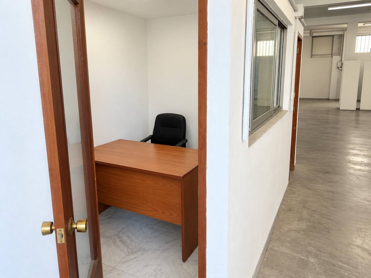 locales-comerciales en oliva · nucli-urba 100000.00€