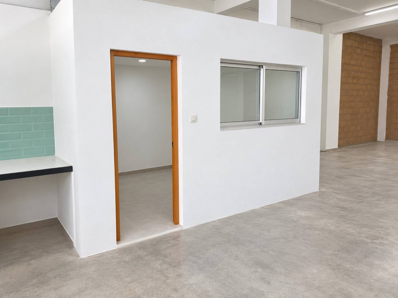 locales-comerciales en oliva · nucli-urba 100000.00€