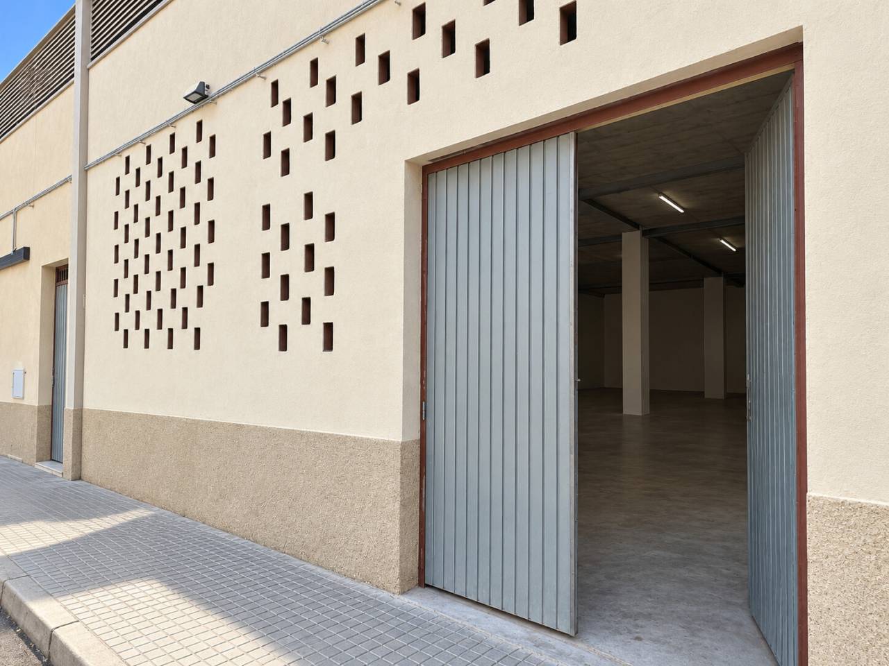locales-comerciales en oliva · nucli-urba €