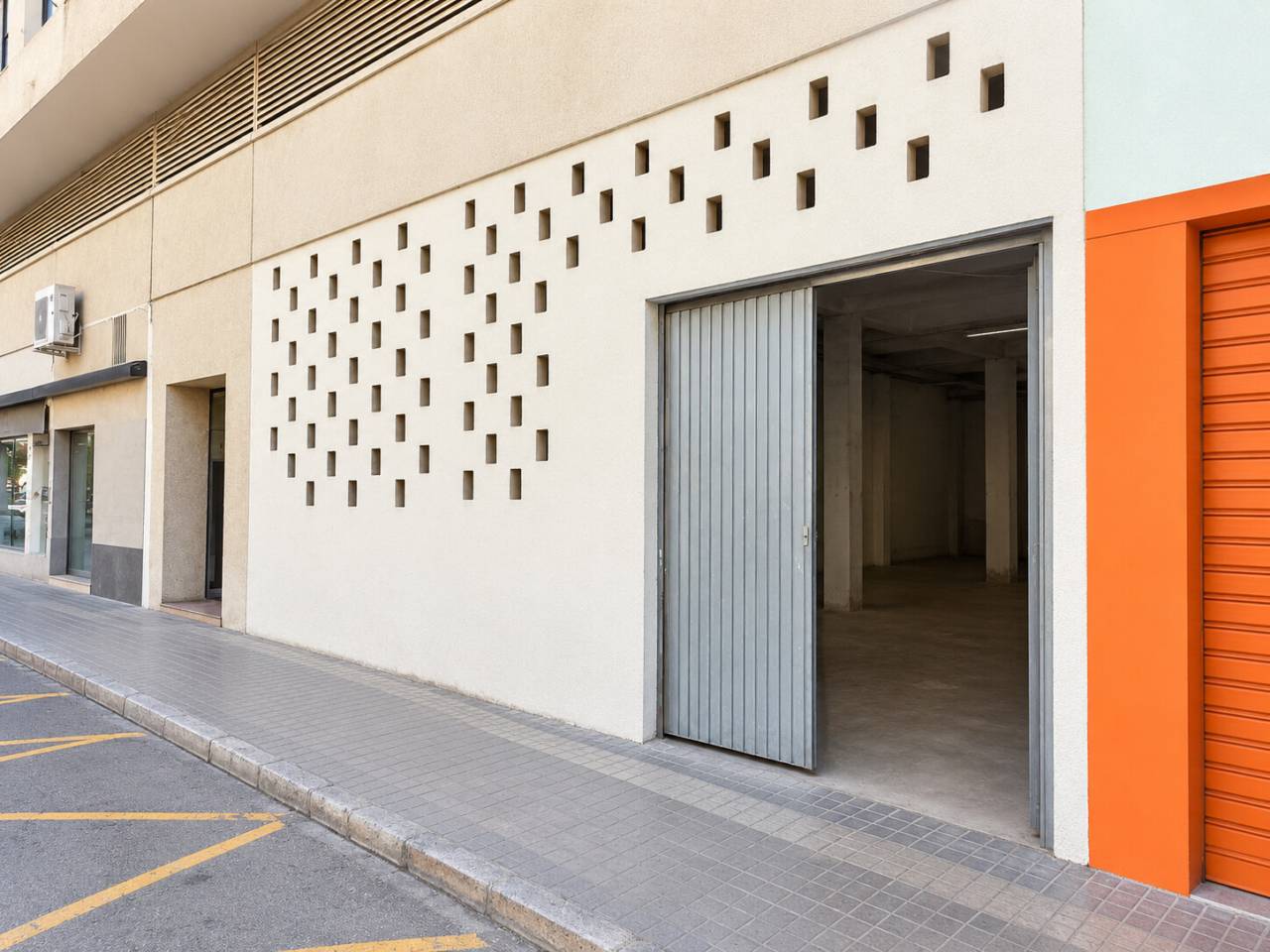 locales-comerciales en oliva · nucli-urba €
