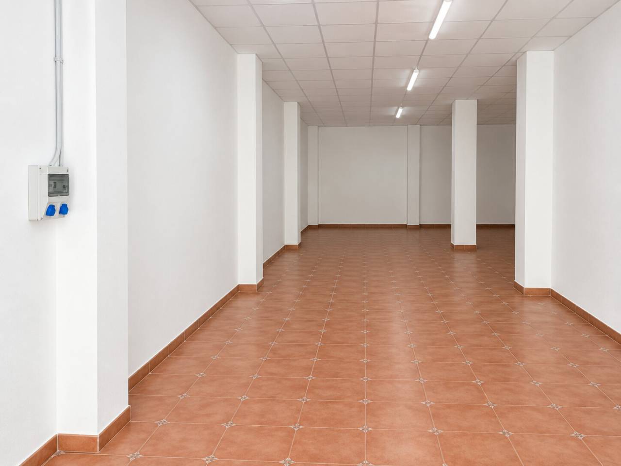 locales-comerciales en oliva · nucli-urba €