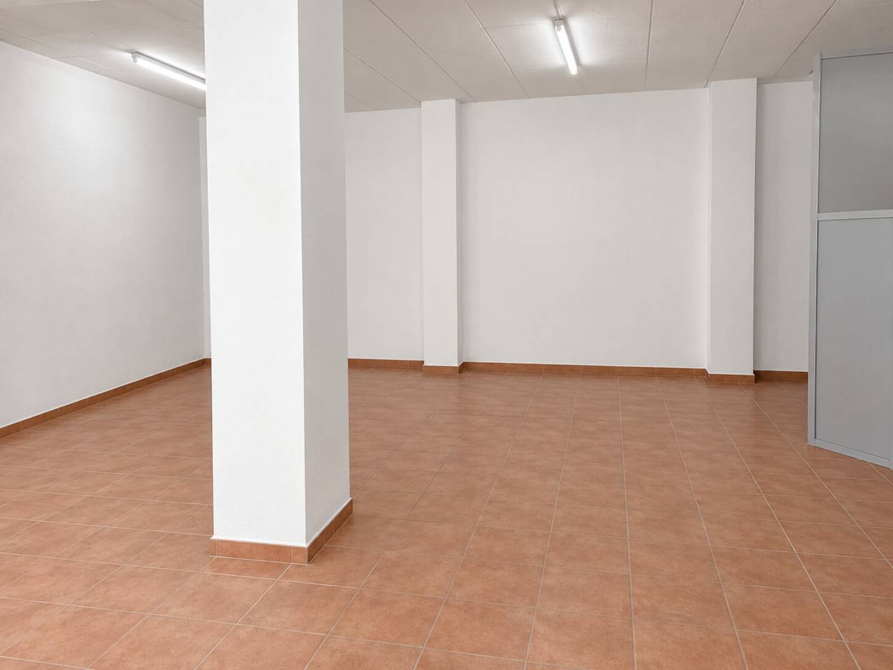 locales-comerciales en oliva · nucli-urba €