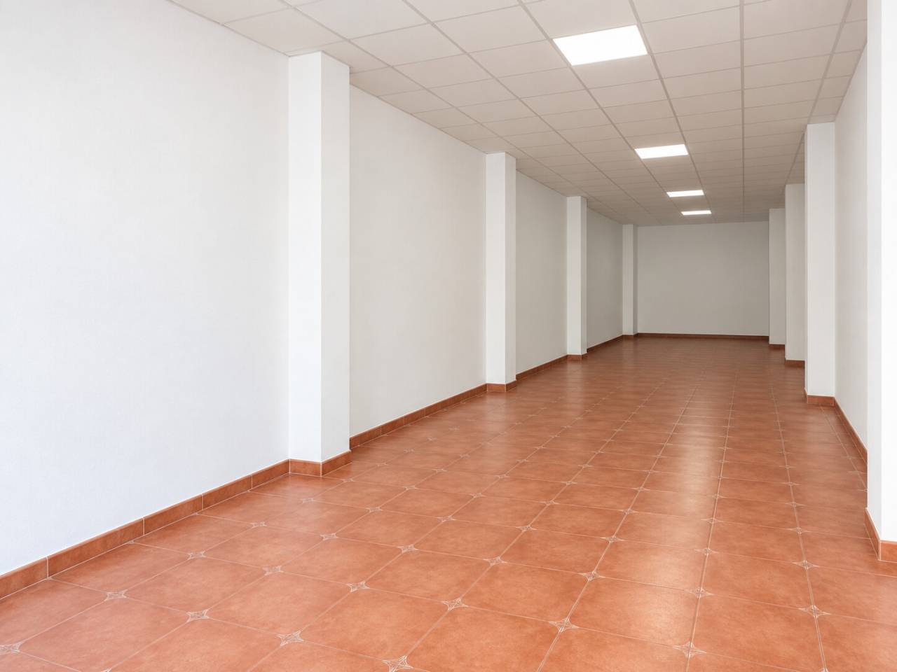 locales-comerciales en oliva · nucli-urba €