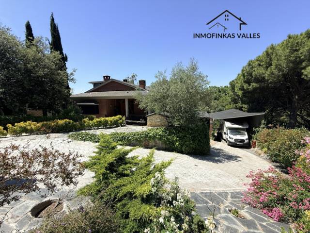 Casa unifamiliar en Avenida Pins — Lliçà de Vall