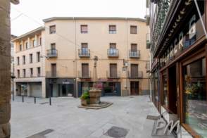 Building for sale in Olot