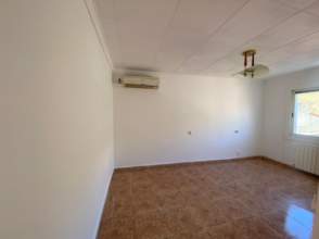 En venta Edificio compuesto de 2 viviendas y almacén de 2ª mano - 7991