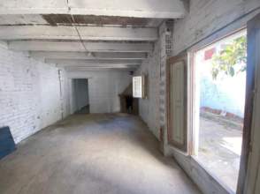 En venta Edificio compuesto de 2 viviendas y almacén de 2ª mano - 7991