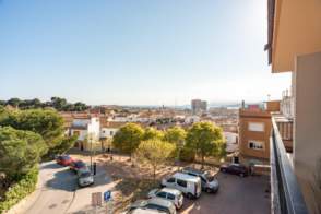 Piso en venta en Palamós de 2ª mano - 8001